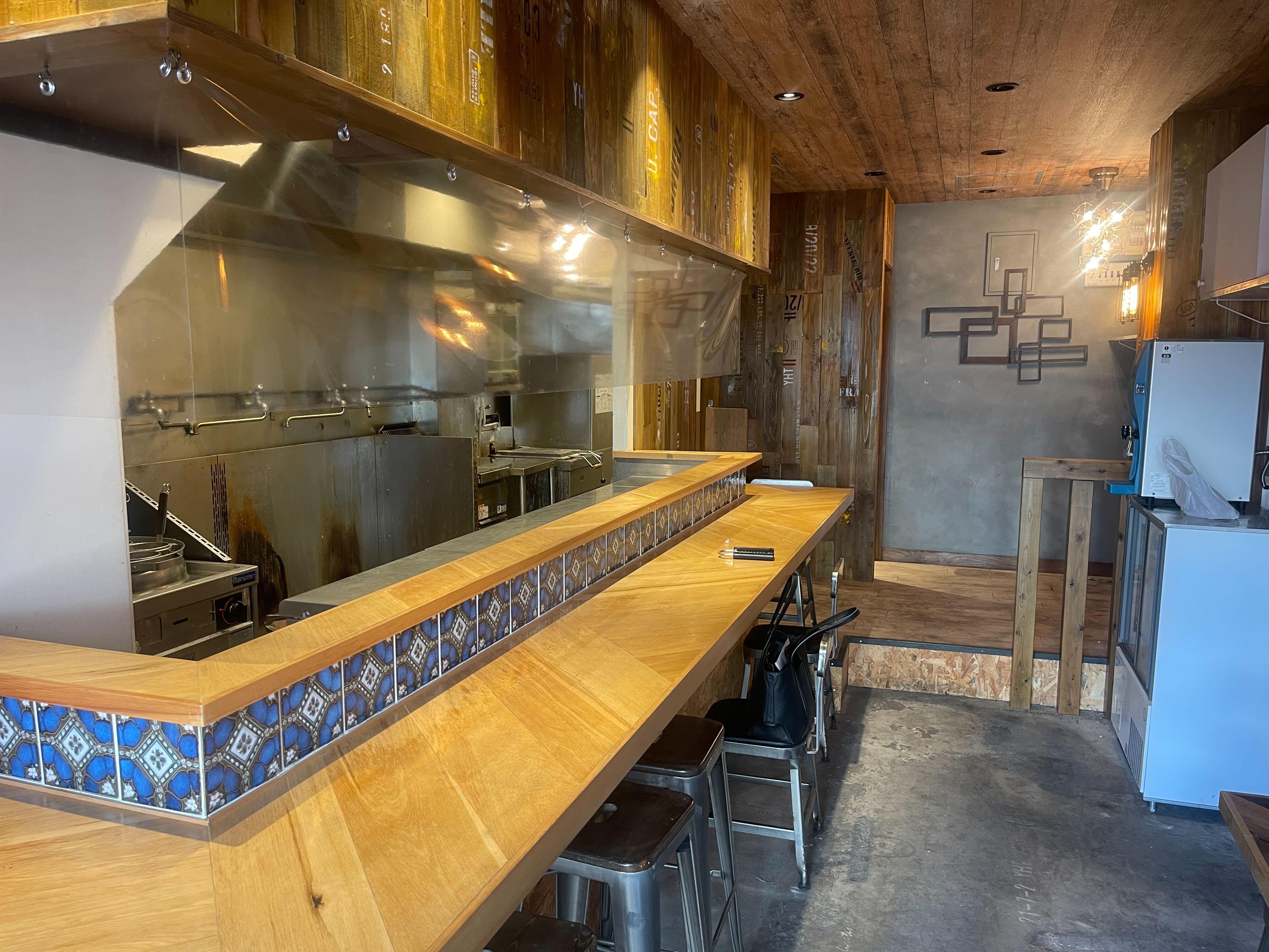 本八幡駅徒歩5分　内装美麗な1階路面のラーメン居抜き店舗！